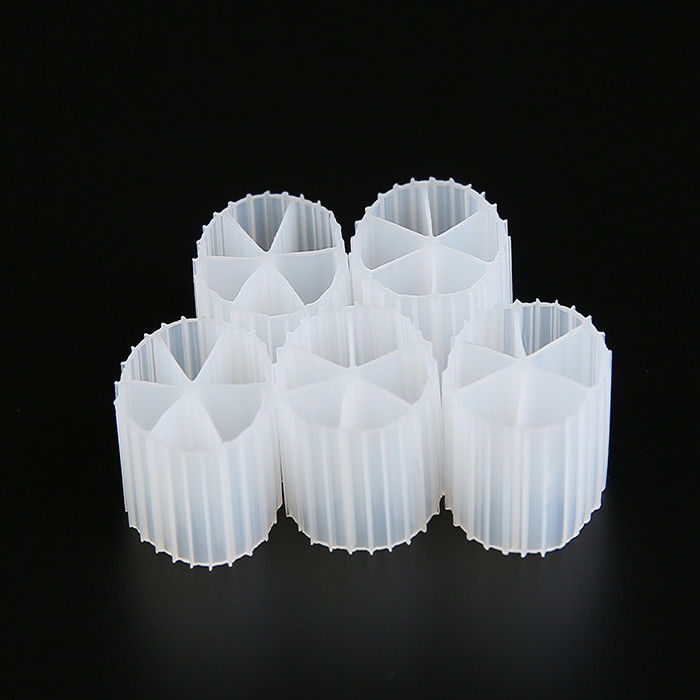 Sewage Treatment MBBR Filter Media 0.96 - 0.98g/Cm3 Density With White Color Anaerobic Tank A/O Technology
