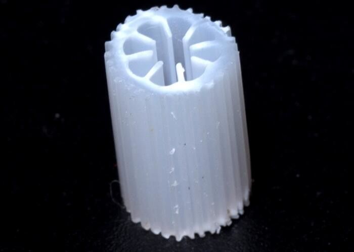 Heavy PE08 MBBR Filter Media Virgin HIPS Material For Waste Water Treatment White color biomass media