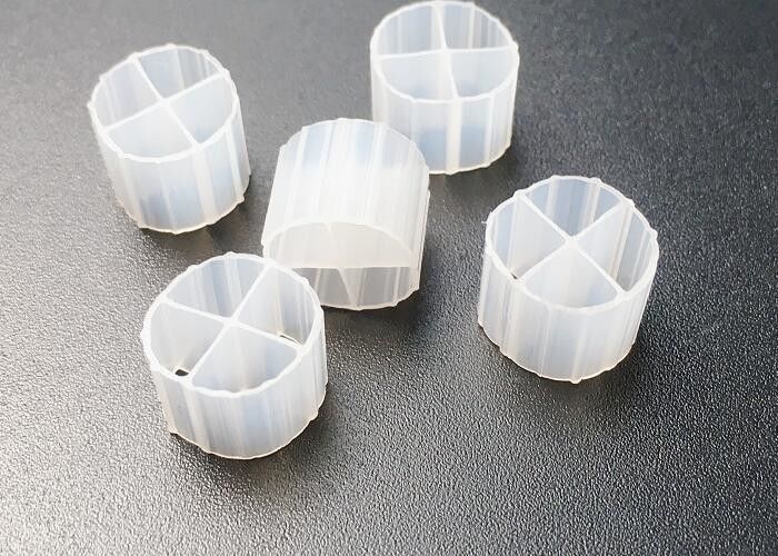 Aquaculture Fish Farm MBBR Bio Filter Media 12*9mm Hdpe White Bioballs Sbr Process