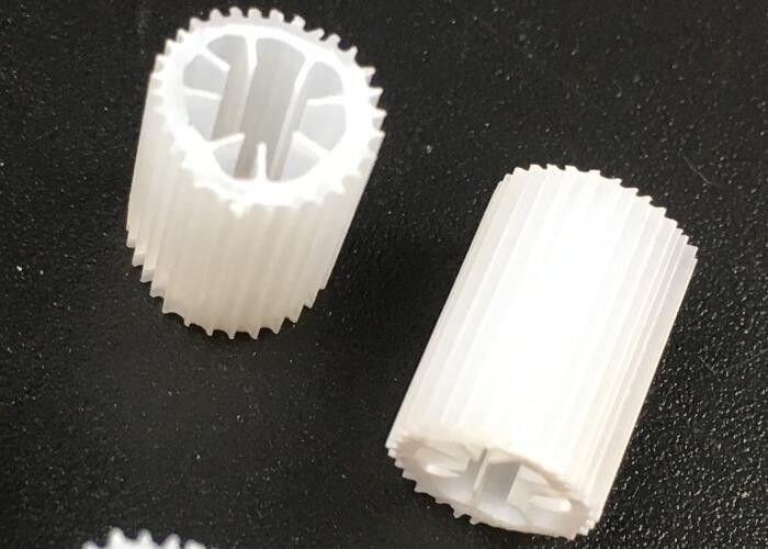 MBBR HIPS Material Plastic Filter Media With Size 5mm X 10mm And White Color
