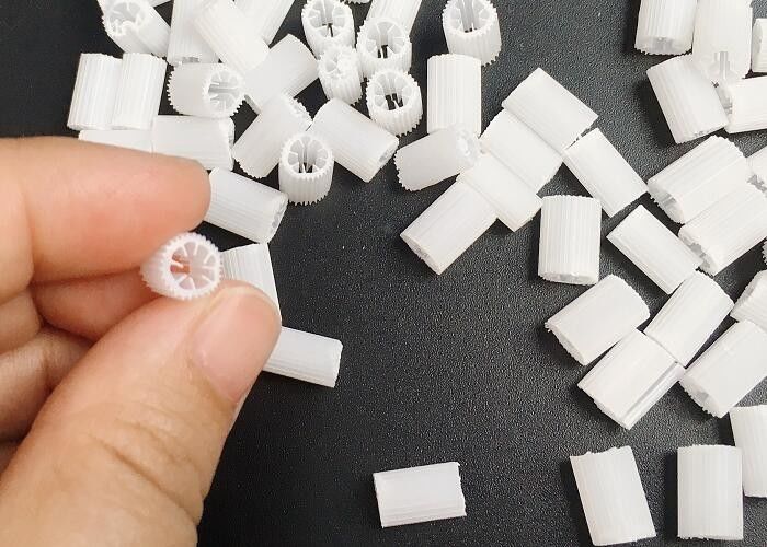 White Moving Bed Plastic Filter Media 20 Years Life Span With Virgin HDPE Material