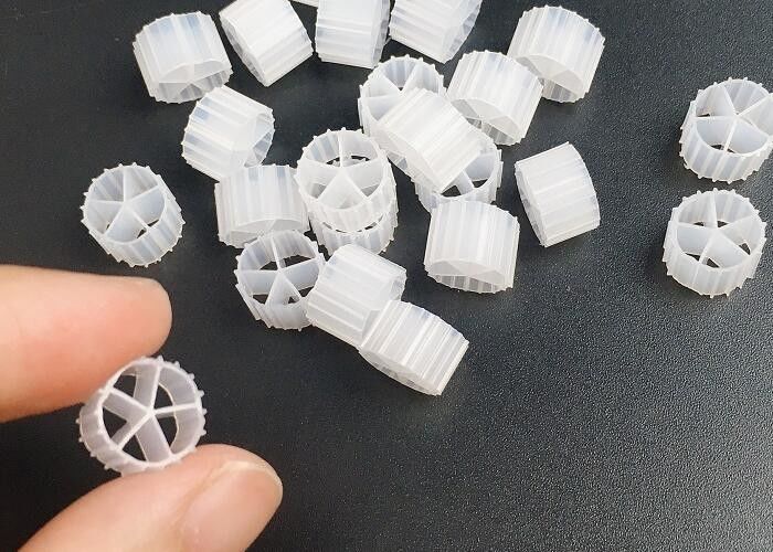 White 5 Holes Virgin HDPE Filter Media Long Life Size 10mm X 7mm