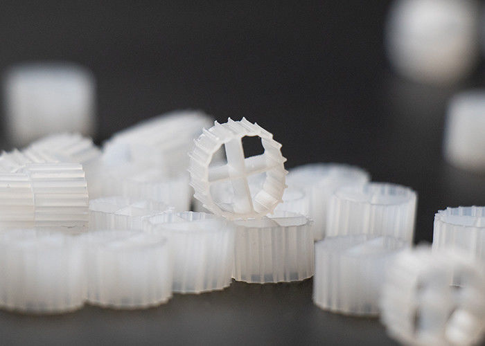 Shockproof K1 Filter Media Koi Pond Bio Filter Lower Energy Consumption MBBR Floating Biomass Carrier