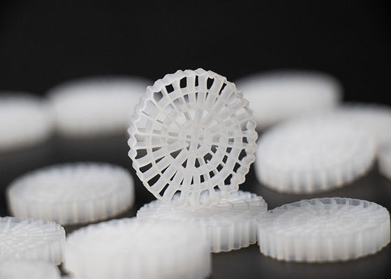 25*4mm PE64 K5 MBBR Bio Media K5 White Color And Virgin HDPE Material For RAS System